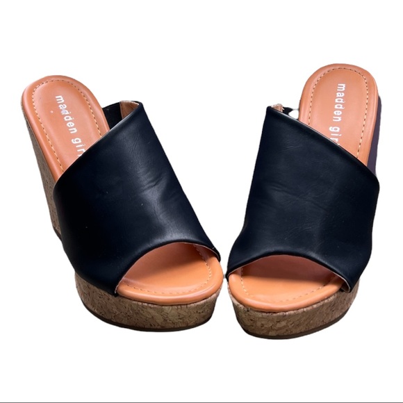 Madden Girl
Nuriel Cork Wedges  
Black
4-1/2" Cork Wedge Heel - Picture 16 of 16